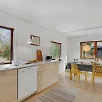 Dom wakacyjny Lovely In With Kitchen