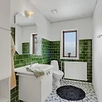 Dom wakacyjny Lovely In With Kitchen *