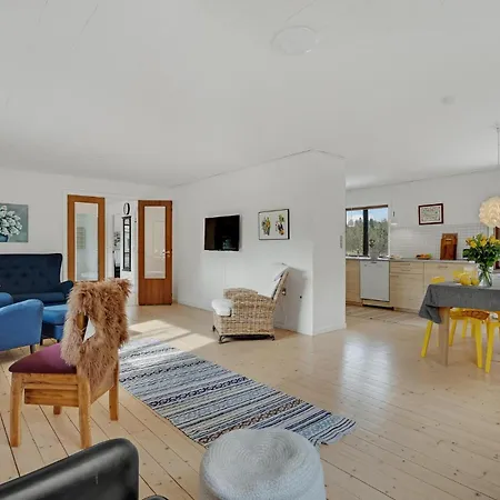Holiday home Lovely In With Kitchen Randbol