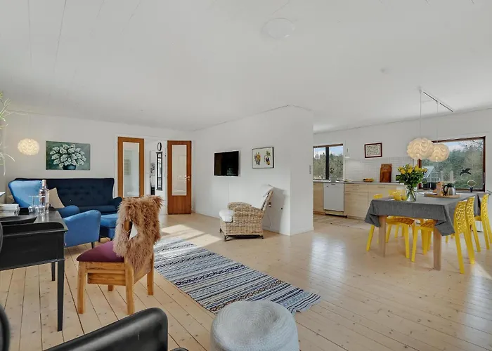 Semesterbostad Lovely In With Kitchen Randbøl