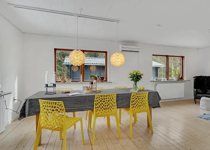 Semesterbostad Lovely In With Kitchen Randbøl