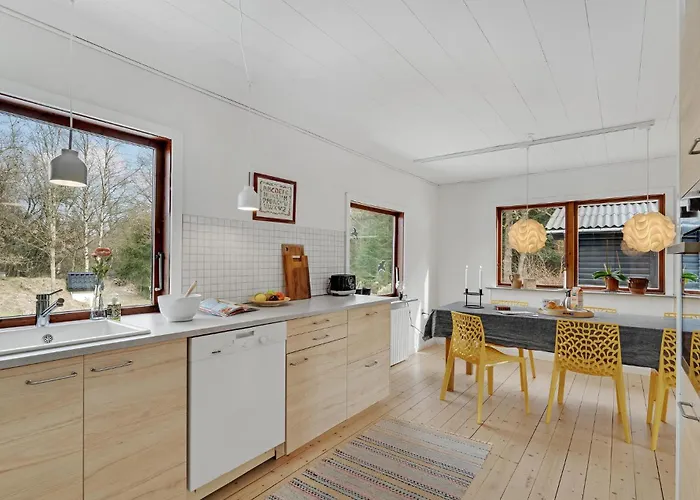 Semesterbostad Lovely In With Kitchen